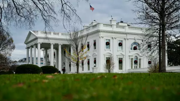 Las nubes se mueven sobre la Casa Blanca, el 5 de diciembre de 2020 en Washington, DC.