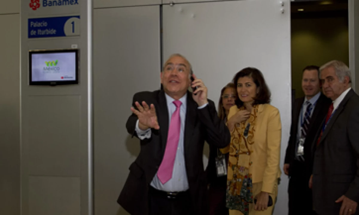 José Ángel Gurría se reunió con el líder magisterial en Francia. (Foto: Cuartoscuro)