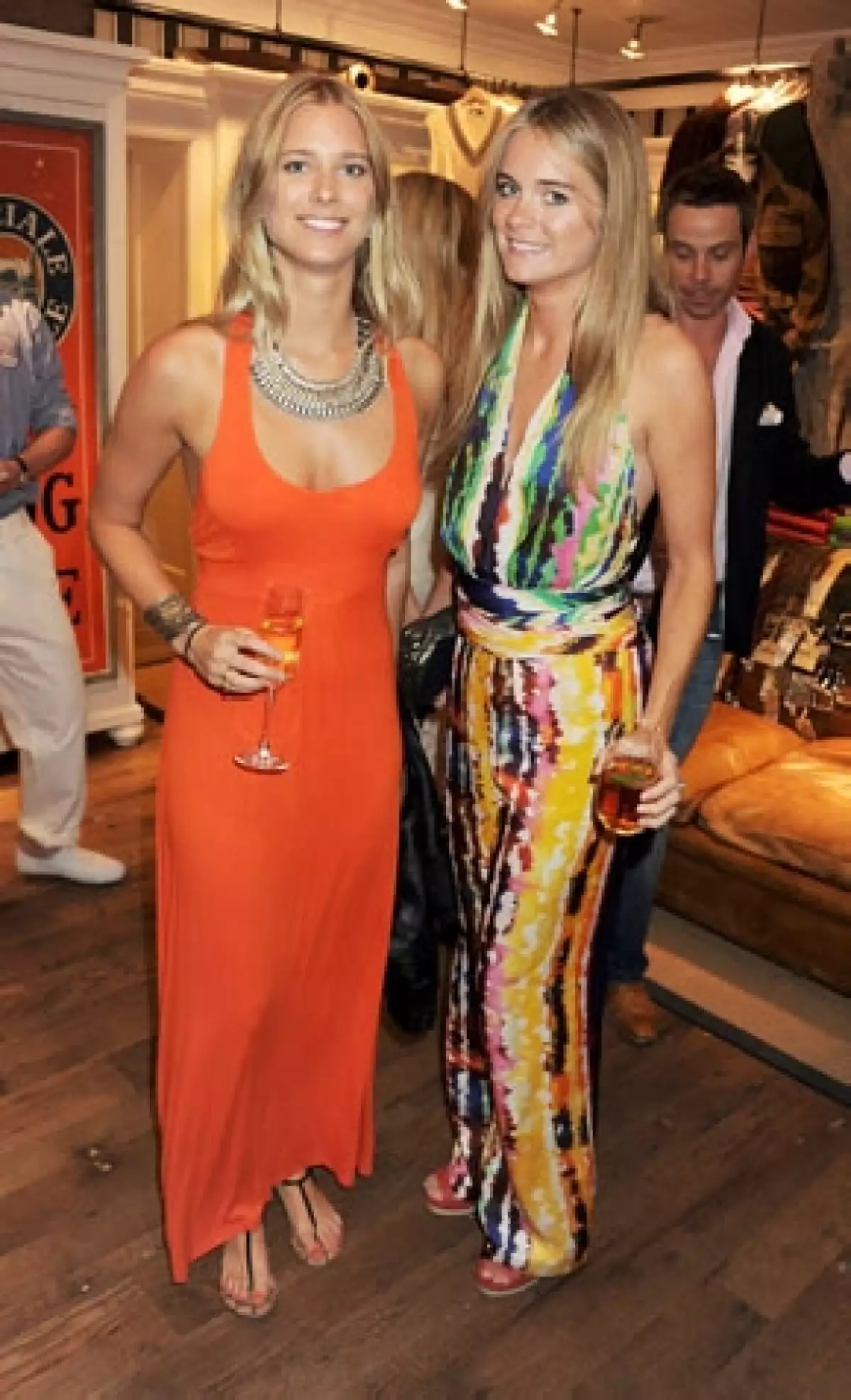 Cressida Bonas, hija de aristócratas ingleses empezó a salir con el príncipe antes de que partiera a Afganistán, pero salvo una llamada telefónica, no habíamos tenido pista de su relación.