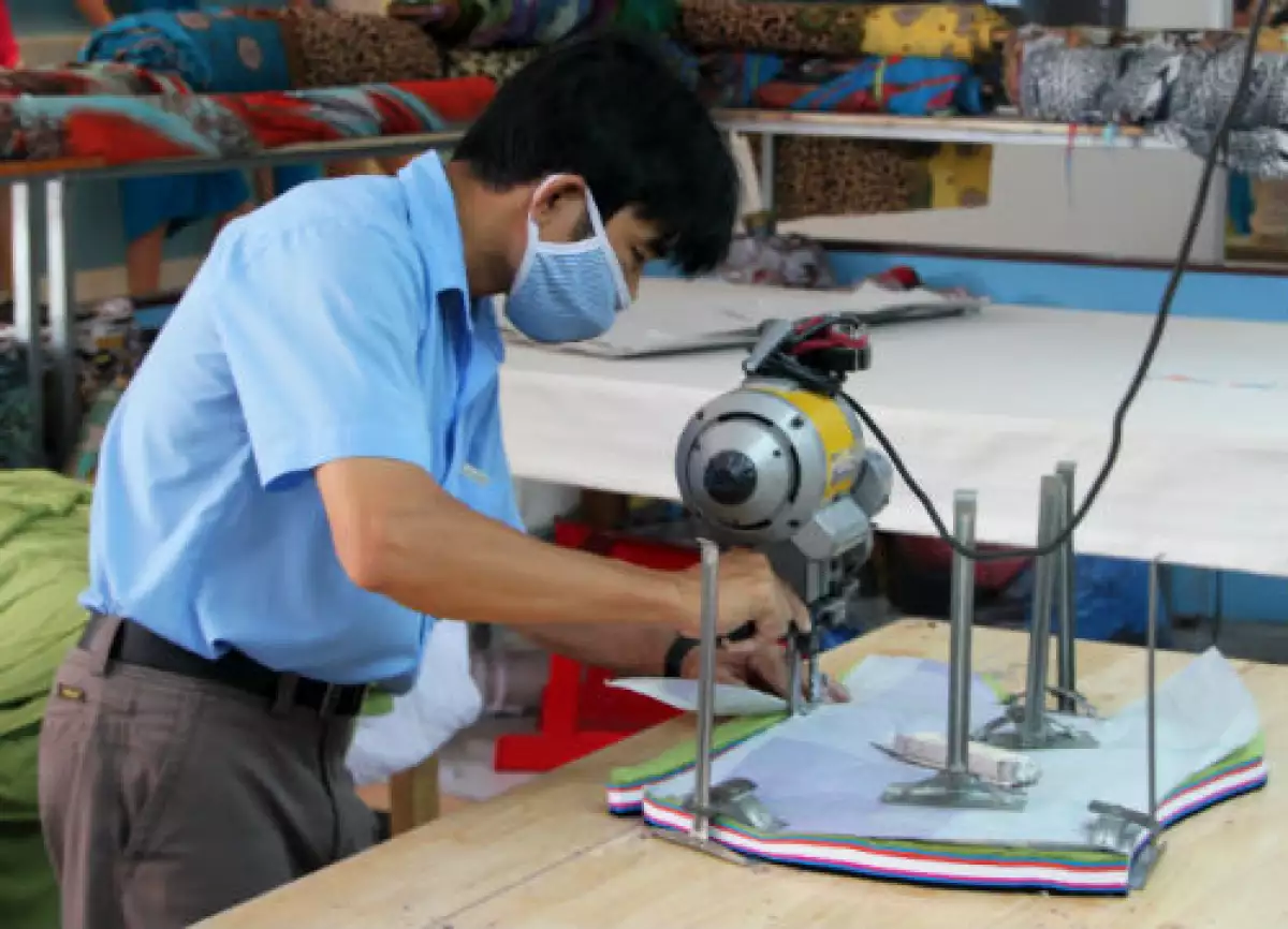 industria del vestido cortador de piezas