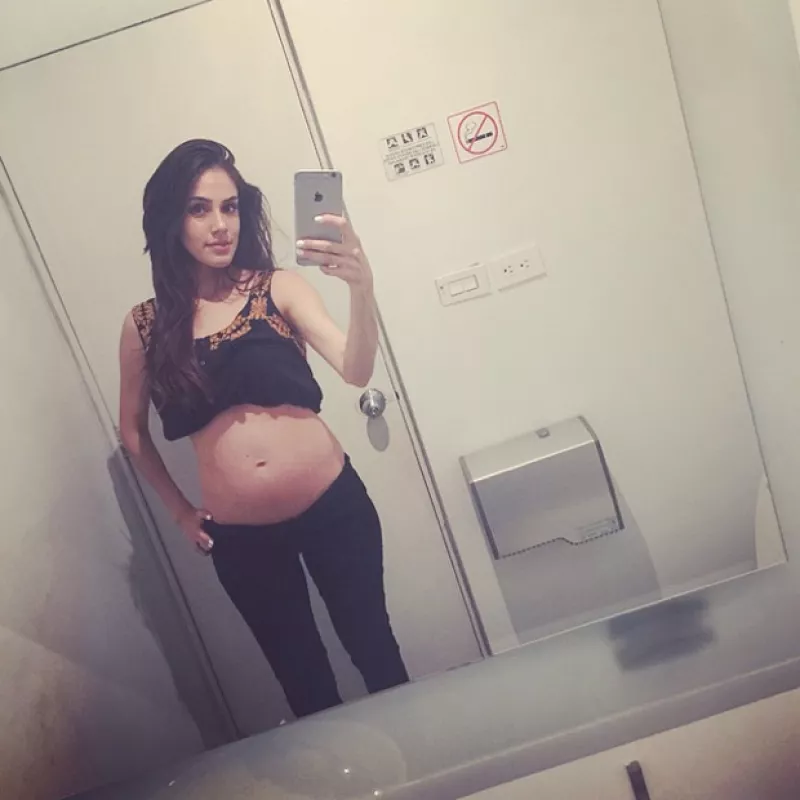 La actriz publicó en Instagram una imagen de cómo ha cambiado su cuerpo durante la espera de su primer bebé junto a su esposo Leo de Lozanne.