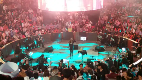 El público en el palenque conectó desde el principio con el show de la artista.