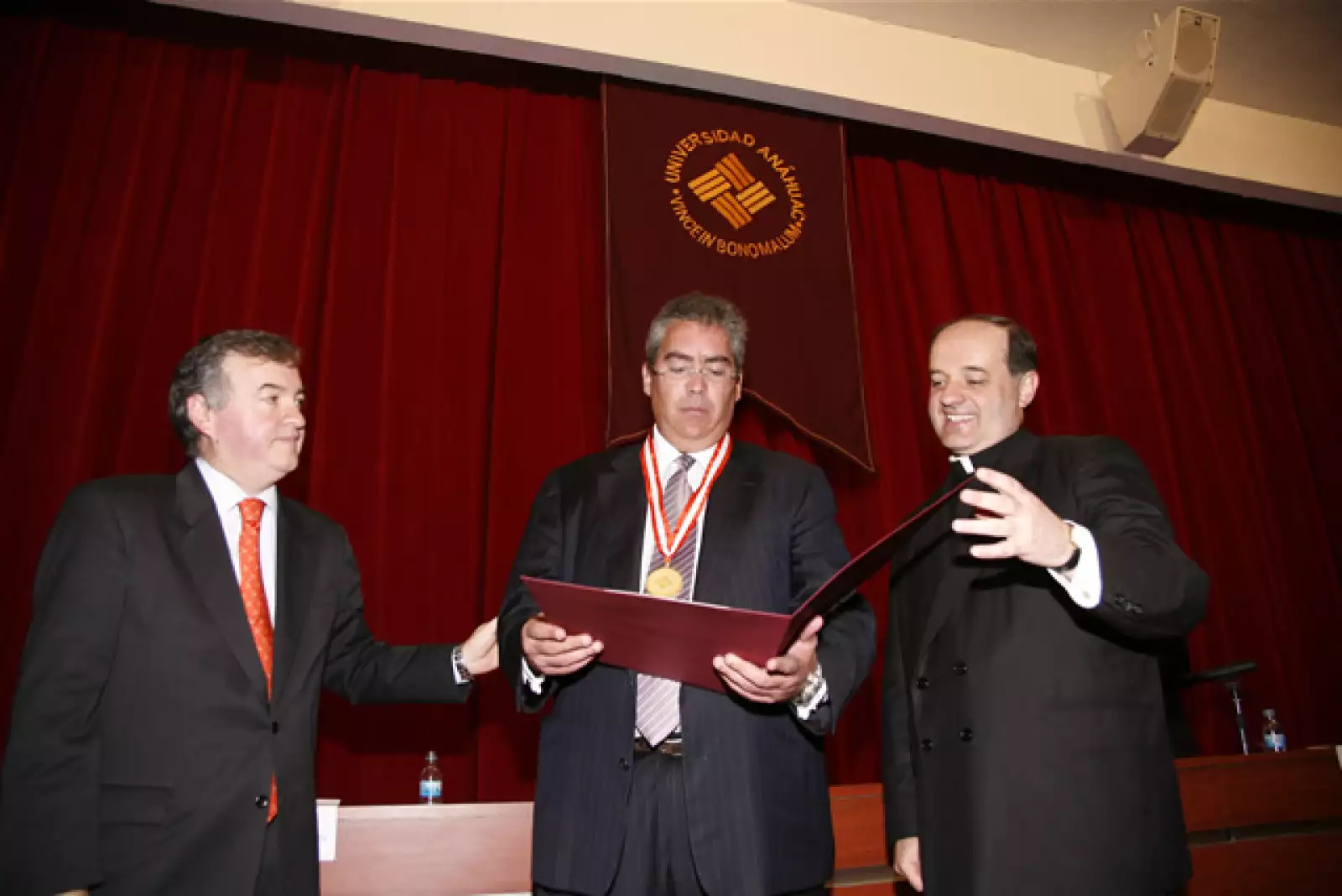 Medalla Anáhuac  a José Antonio Alonso