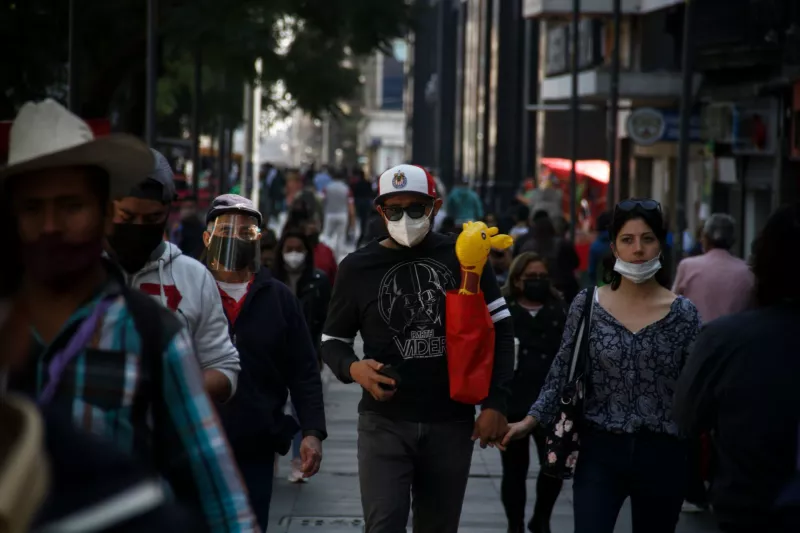 Las calles principales del Centro Histórico comenzaron a ser reabiertas de manera parcial desde el sábado pasado. El semaforo Rojo permanecera al menos hasta el 31 de enero informó Claudia Sheinbaum, jefa de Gobierno.