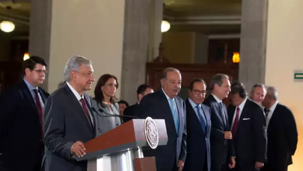AMLO y emprearios por gasoductos en mañanera