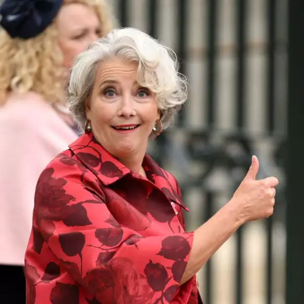 Emma Thompson en la coronación del rey Carlos III