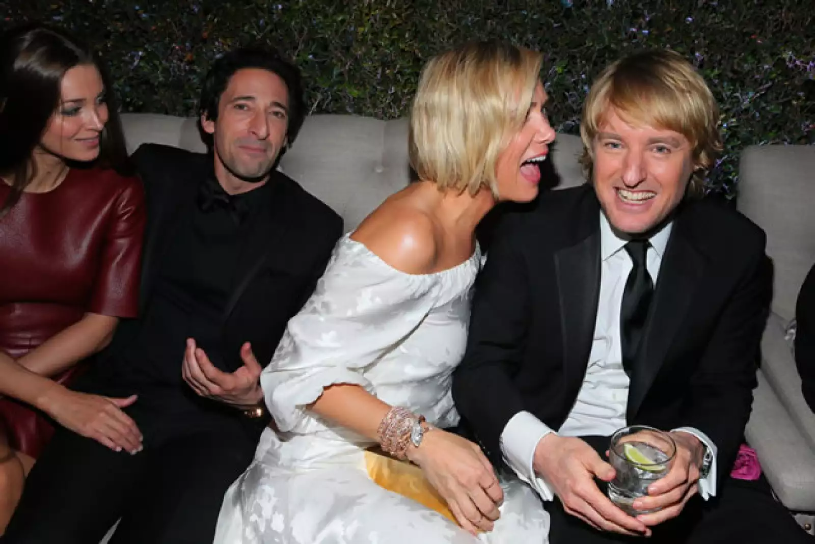 La actriz Kristen Wiig se la pasó de lo más divertido junto a Owen Wilson, Adrien Brody y su novia Lara Lieto.