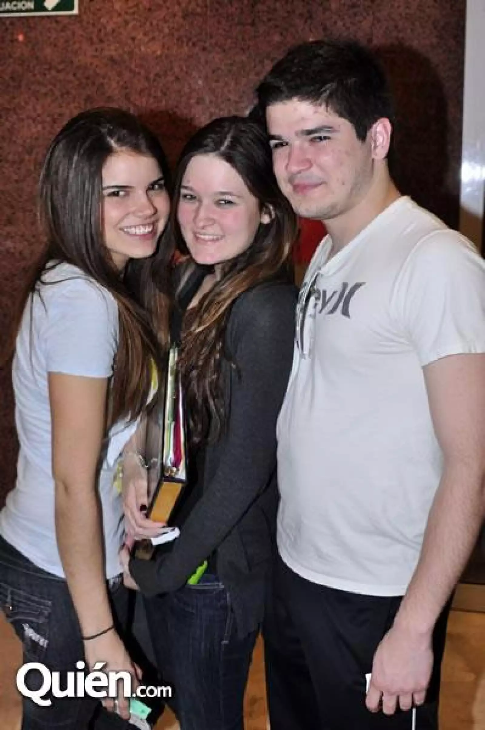 Carla Aguado,Annie Martínez y Juan Guerrero