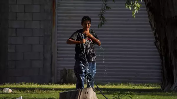 Scorching heatwave grips northern Mexico, locals struggle to cope