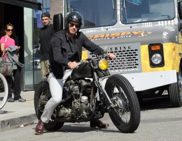 No es la primera vez que es captado a bordo de su motocileta, y es que David es fan de la velocidad.