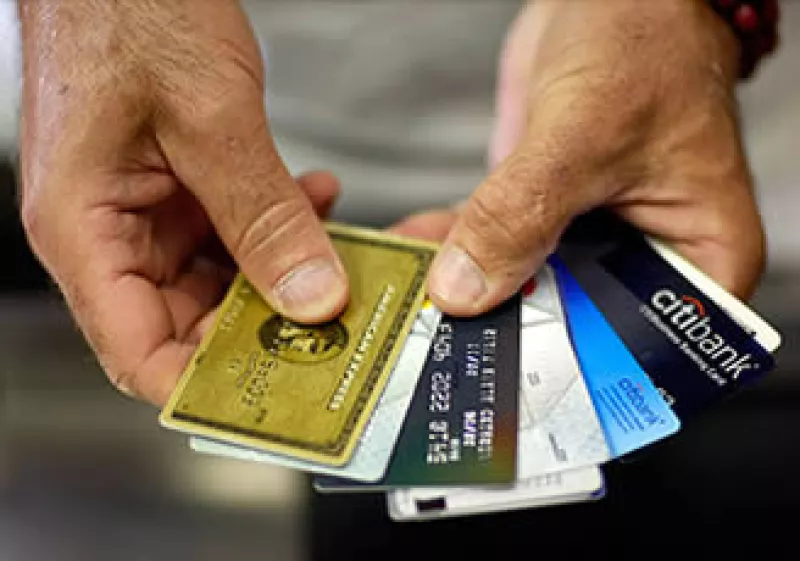 Las nuevas regulaciones sí permitirán mayores cobros si el consumidor muestra un patrón de violaciones â€œrepetidasâ€. (Foto: Cortesía CNNMoney)