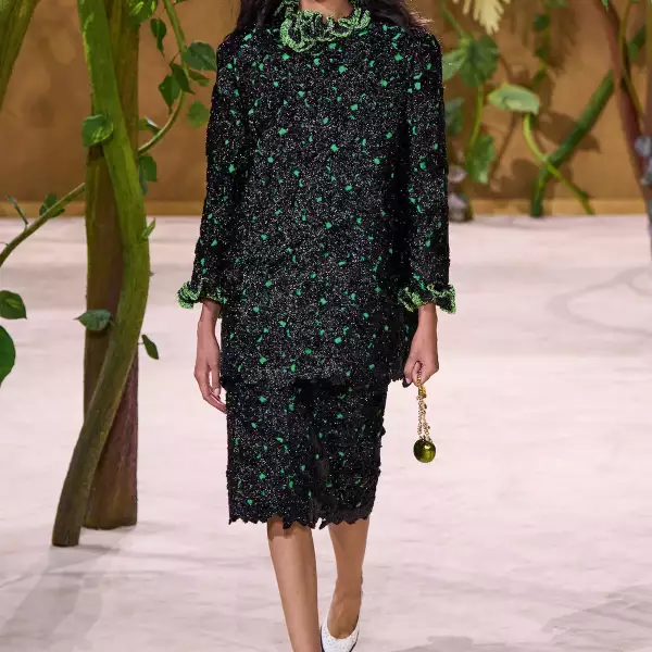 Chanel HC F26 008.jpg