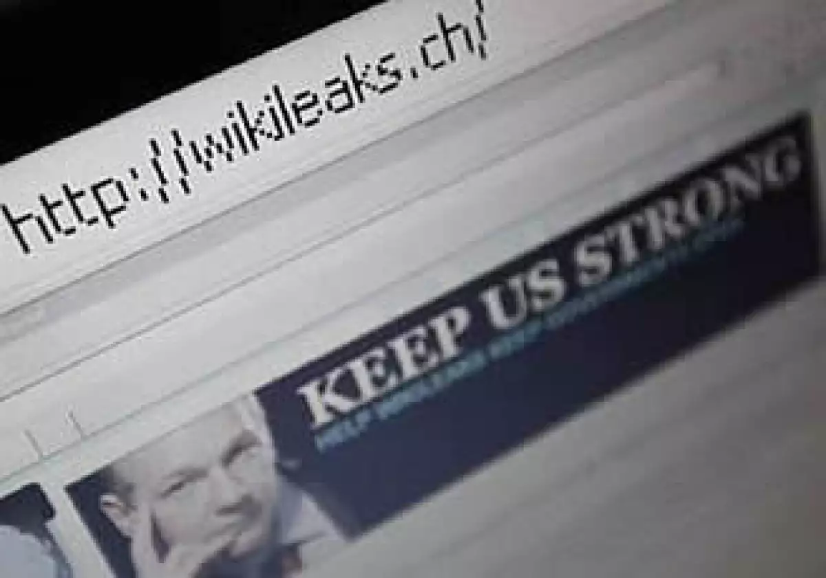 El sitio web de filtración de información secreta, WikiLeaks, tuvo ayuda de hackers que bloquearon los sitios de los bancos que congelaron su dinero. (Foto: Reuters)