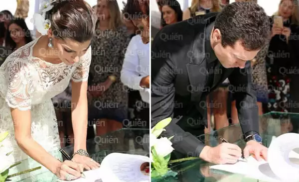 Emocionados, los ahora esposas firmaron las actas de matrimonio.