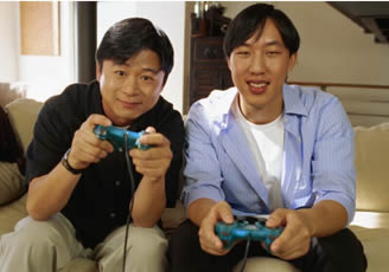 El promedio de las personas adictas a los videojuegos son de 35 años, suelen tener sobrepeso, ser introvertidos y padecer depresión. (Foto: Jupiter Images)