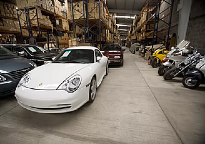 En algún lugar del Estado de México se ubica esta bodega del SAE, del tamaño de dos canchas de futbol, con bienes incautados al narco. (Foto: Adán Gutiérrez)