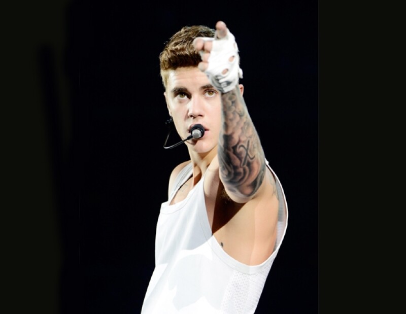 Justin le dedicó una canción a Selena Gomez la cual lleva el nombre de "heartbreaker".