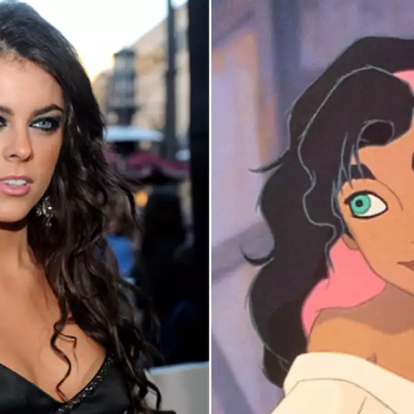 La socialité mexicana Yael Sandler seguro ha sido confundida por Esmeralda en sus viajes a París.