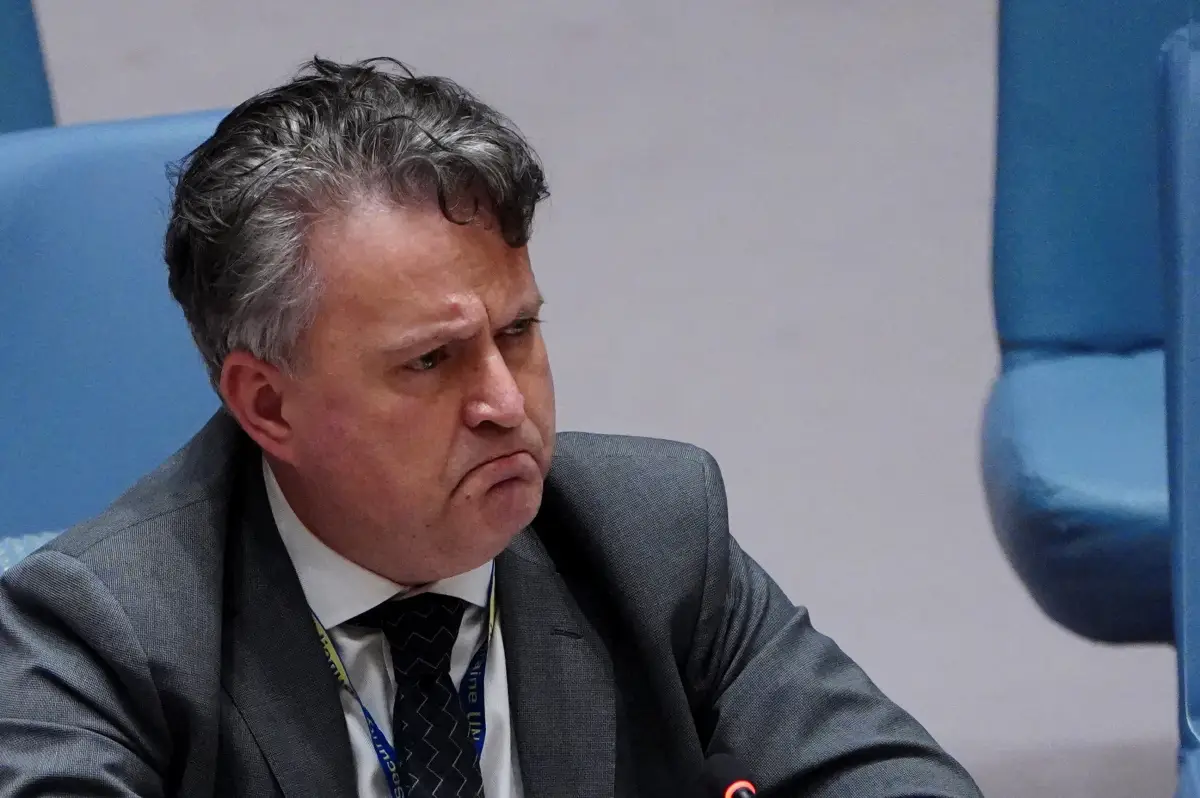 El embajador de Ucrania antes de las Naciones Unidas, Sergiy Kyslytsya, asiste a una reunión del Consejo de Seguridad de la ONU. 