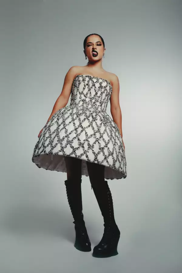 ELLE-246-BECKY G-5.jpg