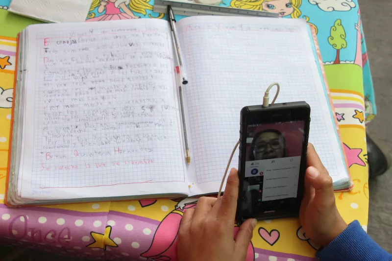 niños uso celular