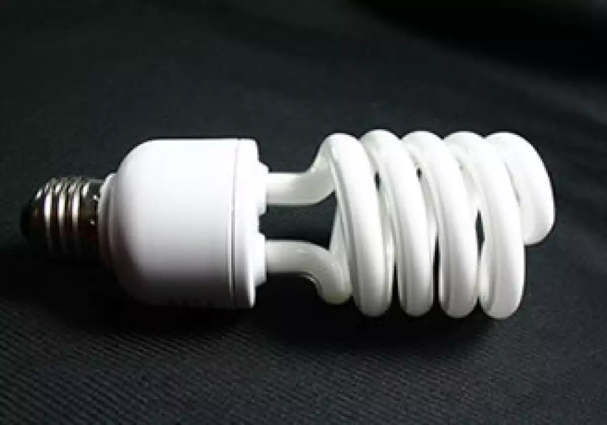 Si bien las cantidades de mercurio que tiene una lámpara fluorescente son mínimas, cinco miligramos (mg), según recomienda la Asociación Nacional de Fabricantes Eléctricos Norteamericana (NEMA, por sus siglas en inglés), no existen parámetros oficiales qu