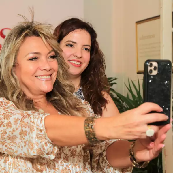 Elisa Ramos  y Liza  Velarde