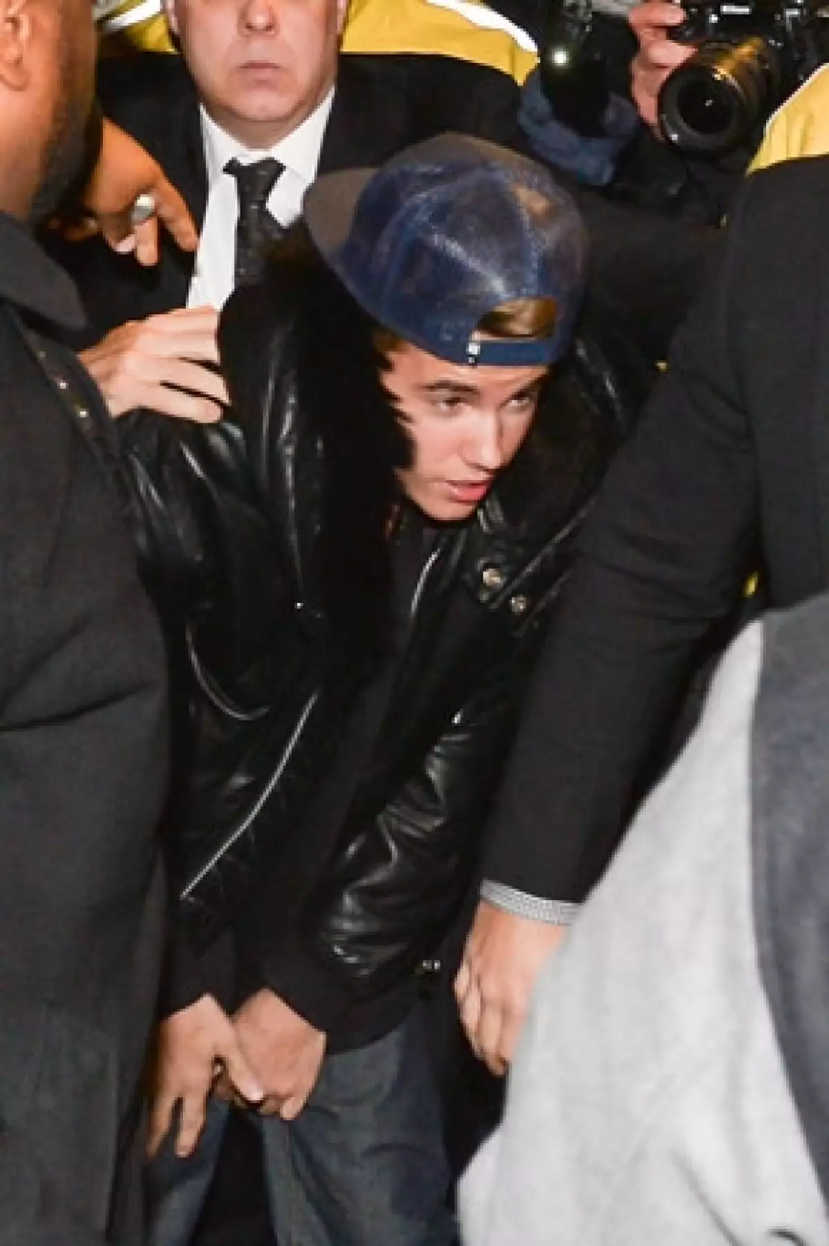 Anoche Justin se presentó ante la policía de Toronto debido a que se le acusa de haber agredido al chofer de una limusina en diciembre pasado.