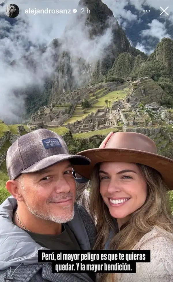 Alejandro Sanz y Stephanie Cayo 