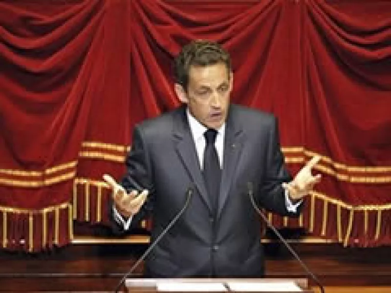 El presidente de Francia, Nicolás Sarkozy, externó su opinión acerca de las burkas en una reunión en el Castillo de Versalles. (Foto: AP)