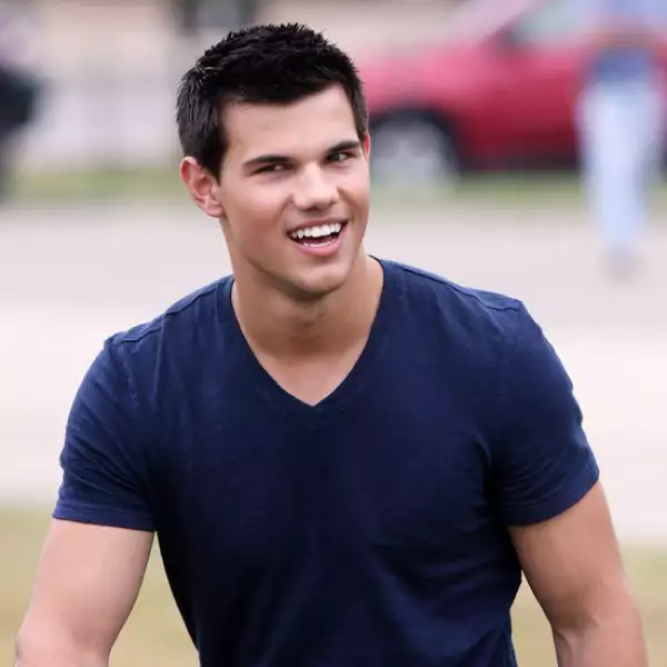 Taylor Lautner además de dar vida nuevamente al licántropo Jacob Black en la tercera parte de la saga `Crepúsculo´, protagonizó `Sin escape´.