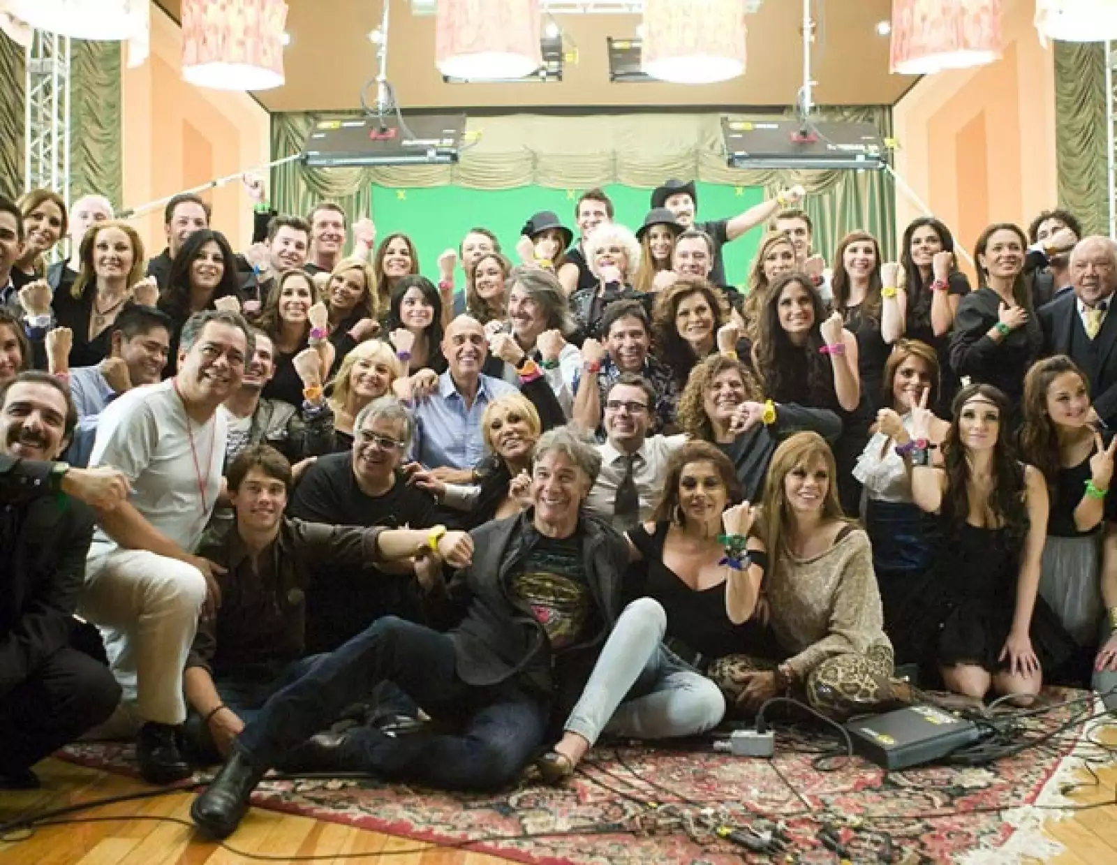 Cantantes, compositores, actores y conductores de todos los medios se unieron para ayudar a tener una mejor calidad de vida a las personas de bajos recursos.