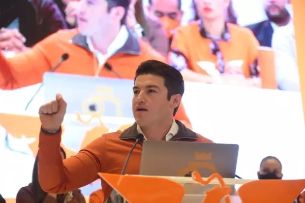 Samuel García en la convención nacional del MC