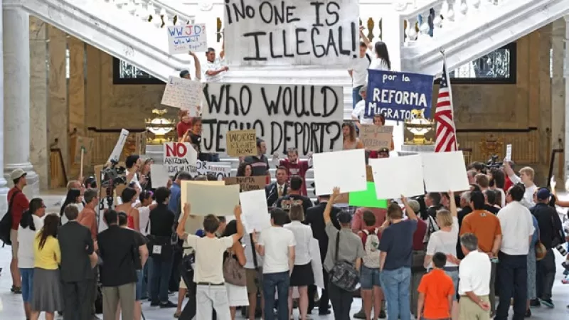 manifestantes rechazan la ley de inmigración