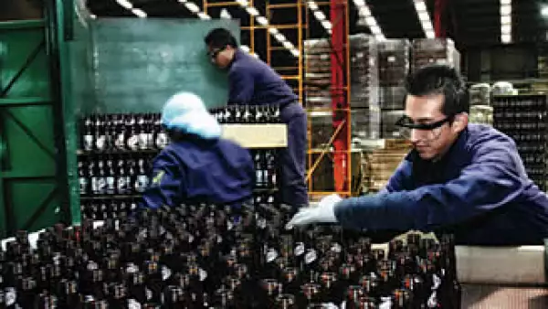 Las ventas trimestrales de envases Vitro bajaron 40.3%. (Foto: archivo)