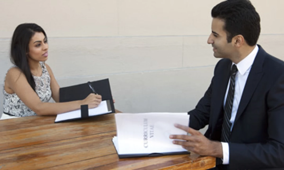 El 53% de los entrevistados opina que la oferta laboral para hombres y para mujeres es equitativa. (Foto: Getty Images)