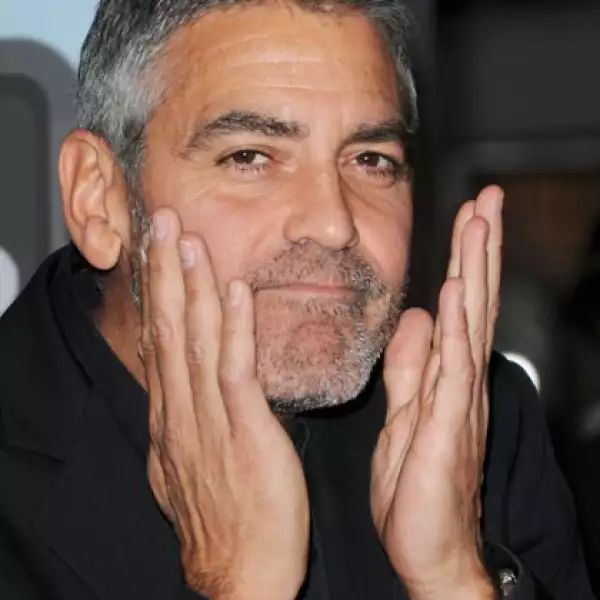 El guapo George Clooney se llevó 19 millones dólares gracias a cintas como “Up in the Air”, filme que le valió una nominación al Oscar y recaudó 163 millones dólares en la taquilla mundial.