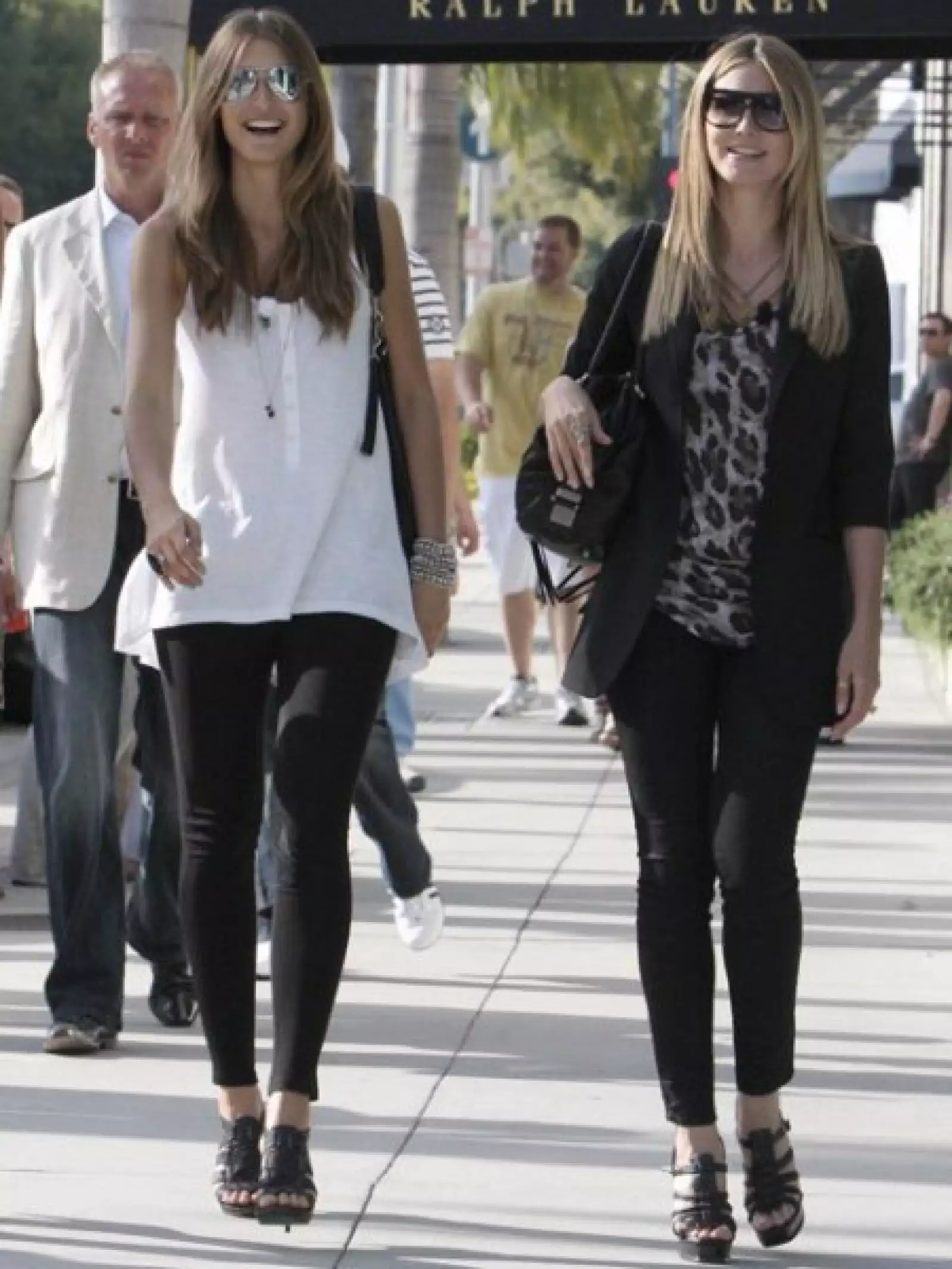 Amamos los zapatos de Heidi Klum y de su amiga.