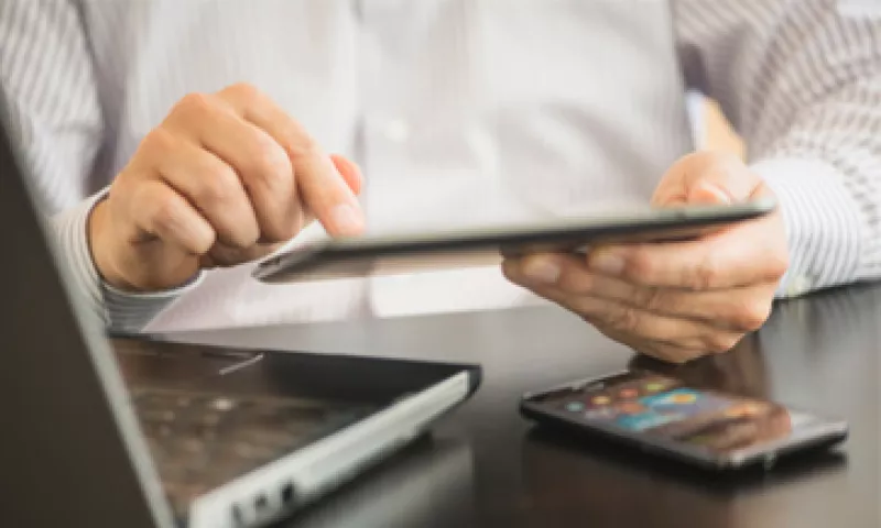 El uso de teléfonos inteligentes para navegar está ganando terreno frente a la PC. (Foto: Getty Images)