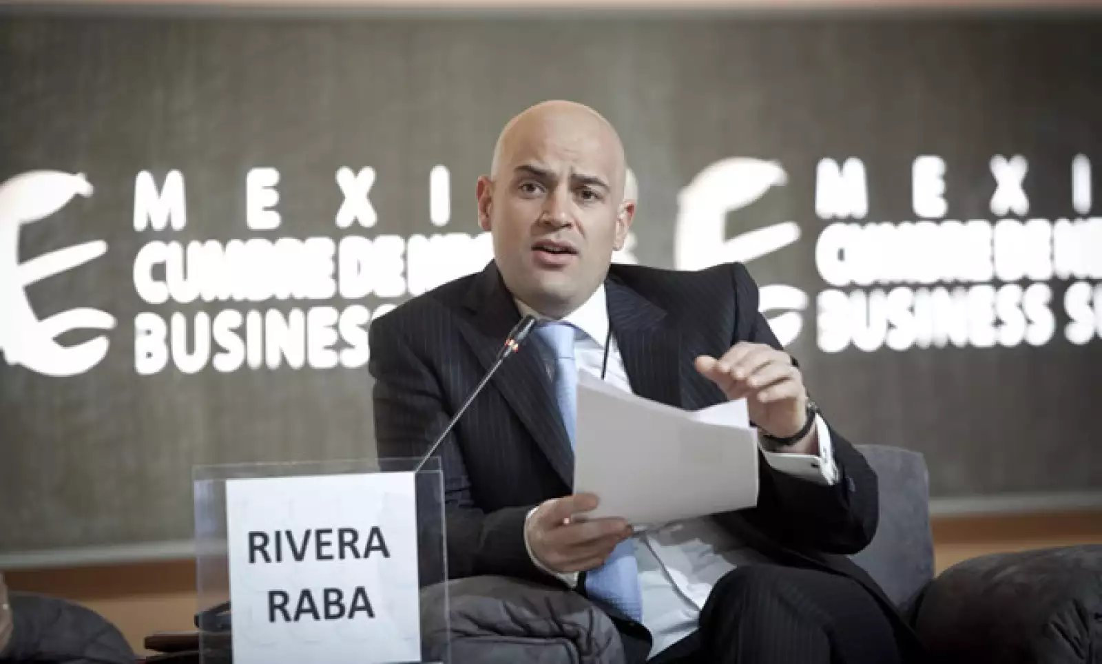 Manuel Rivera fue el moderador de la primera sesión de este lunes.