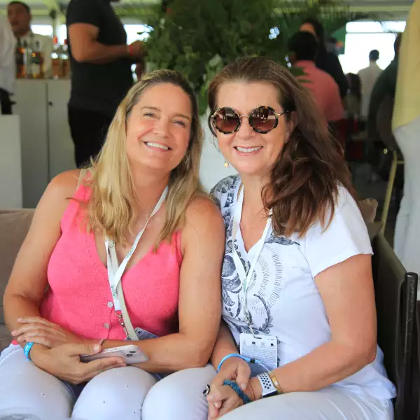 Stacey Ríos y Patty Jons 