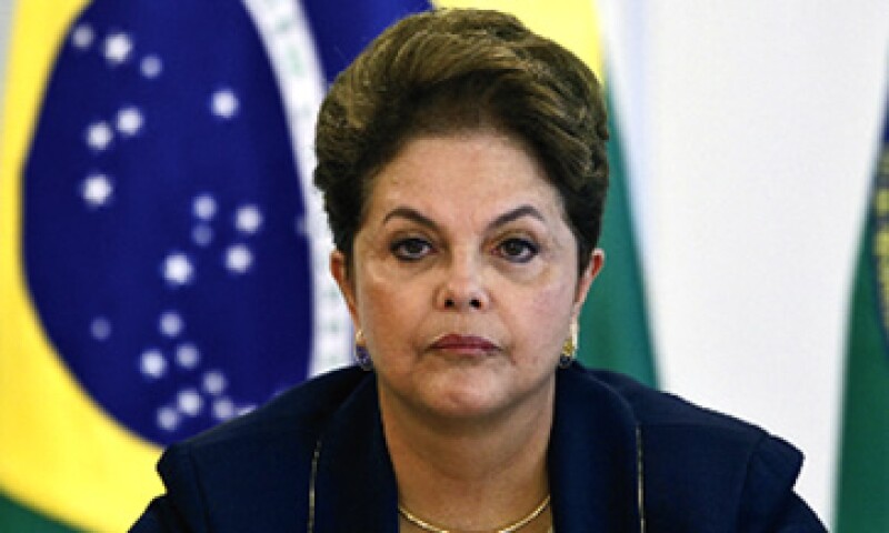 Dilma Rousseff, presidenta de Brasil, dice que el país necesita más electricidad y la mejor manera de obtenerla es embalsando los ríos de la selva amazónica. (Foto: Reuters)