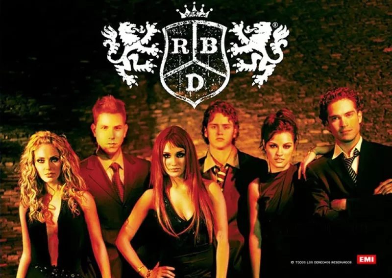 Luego de casi cinco años de haberse separado y de que su reencuentro es incierto, RBD está listo para volver a brillar con el documental que se prepara bajo la producción de Pedro Damián, en el que se despejarán algunas incógnitas sobre la banda.