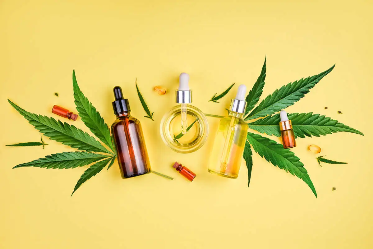 Different,Glass,Bottles,With,Cbd,Oil,,Thc,Tincture,And,Cannabis