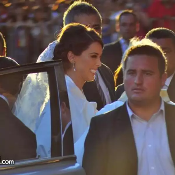 La novia llegando a la iglesia