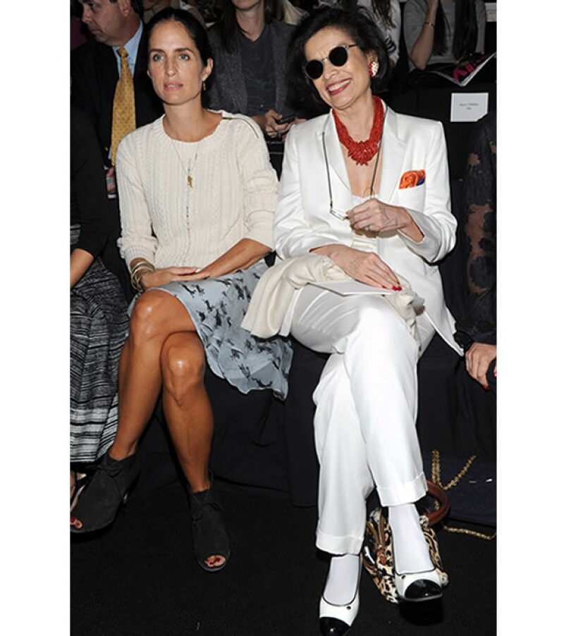 Bianca Jagger presumió un traje sastre blanco muy parecido al que usó el día de su boda.