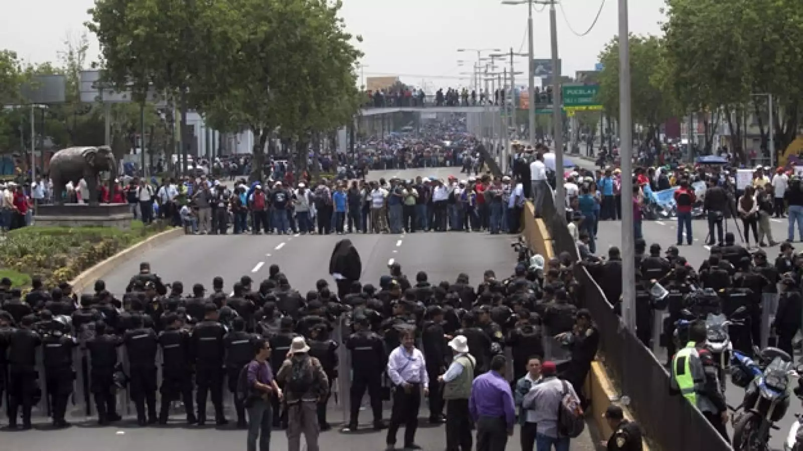 bloqueo maestros aeropuerto  4