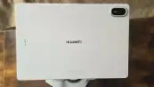 Fotografía del reverso de la Huawei MatePad Air.