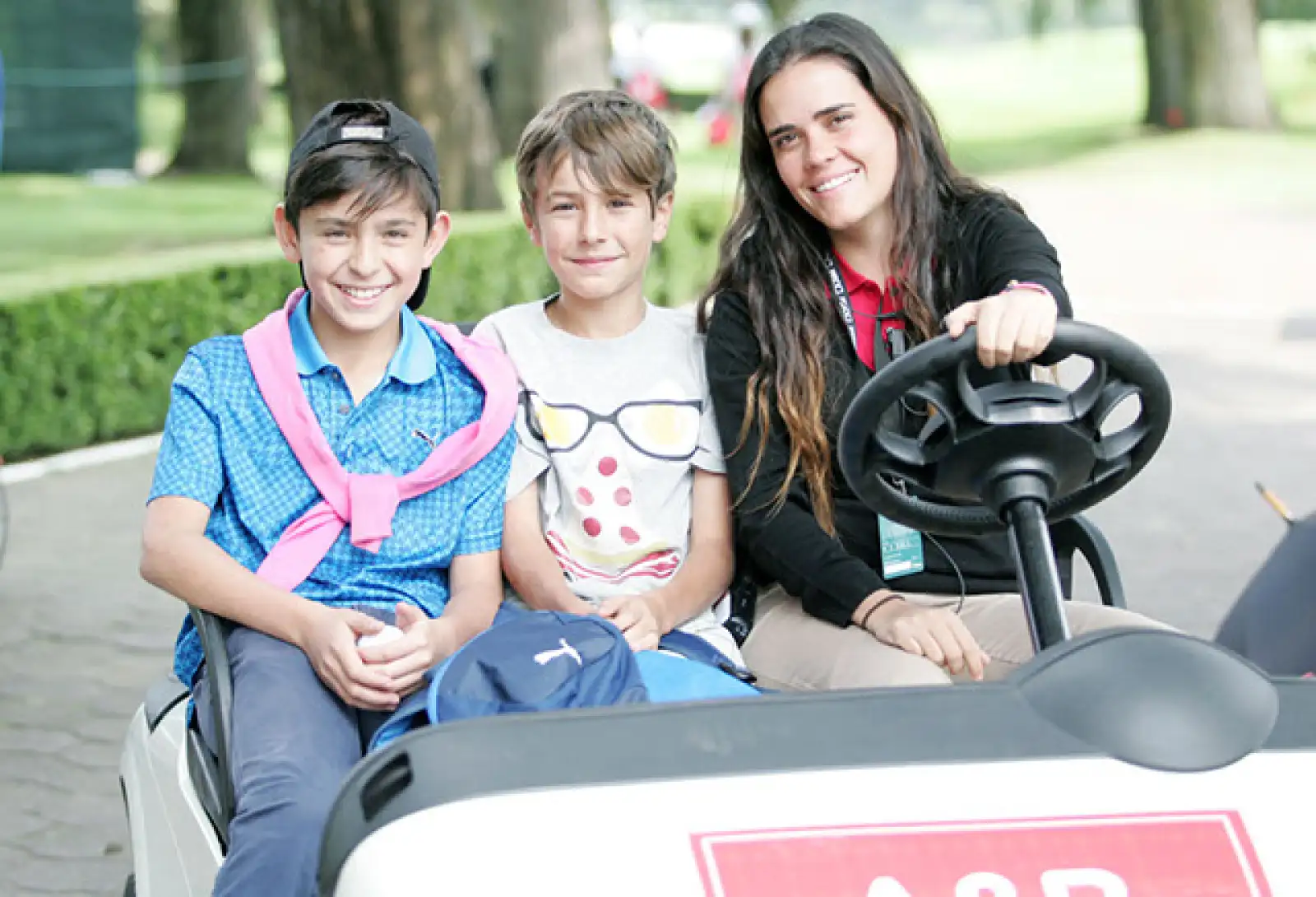 Gerónimo Alvarez,Sebastián Legarreta y Rosina Oruñuela