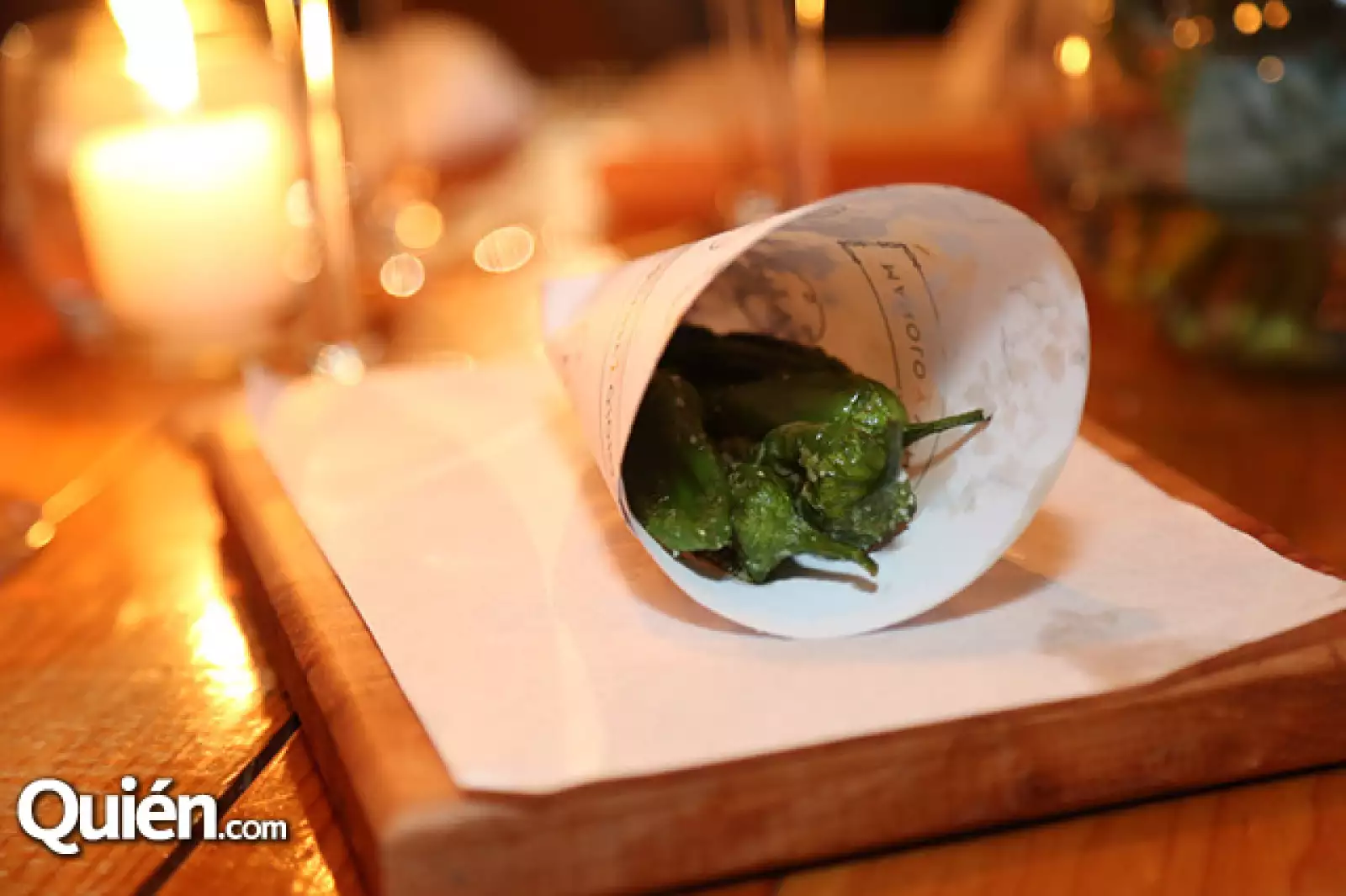 Pimientos del padrón,aceite de oliva y sal gruesa